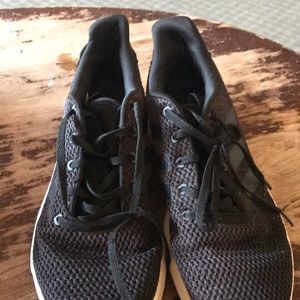 Men’s black icloud foam sneakers size 9